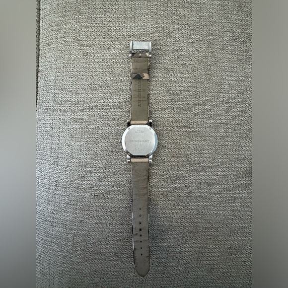 Burberry Heritage Nova Check 38mm Women's Watch - Authentic. - Picture 7 of 15